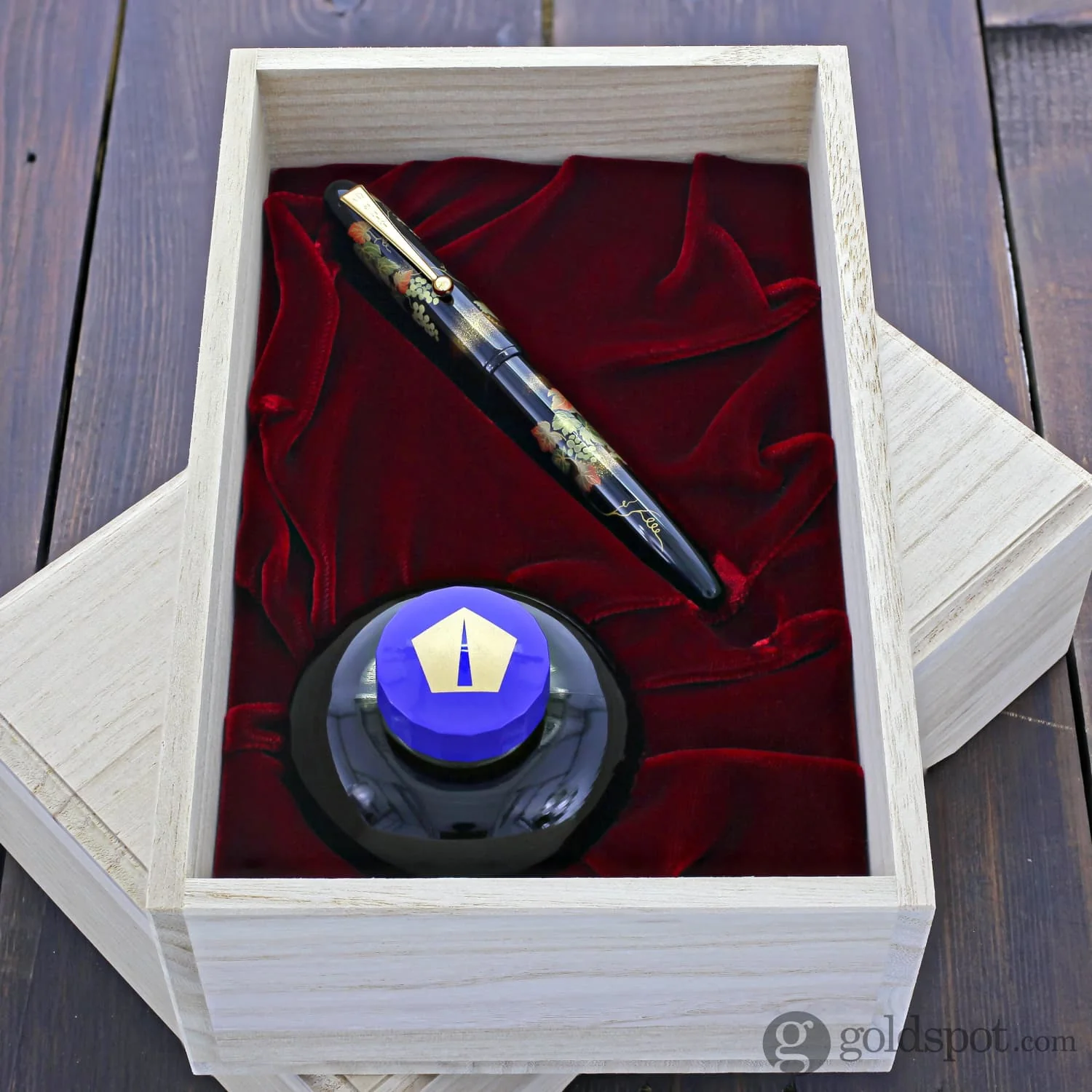 Namiki Yukari Fountain Pen in Grapevine - 18K Gold Medium Point - Image 9