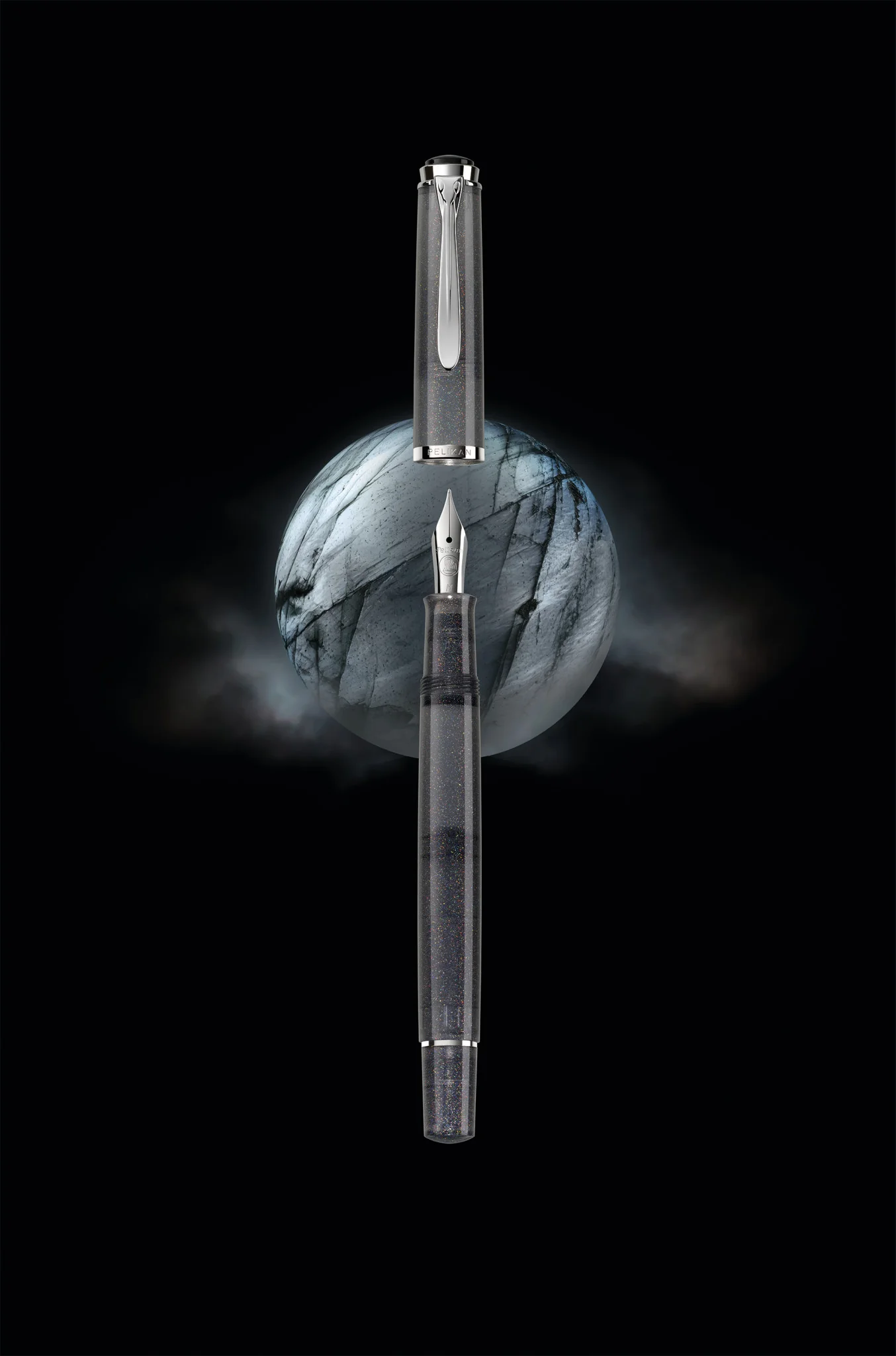 Pelikan Classic 205 Fountain Pen in Moonstone - Image 10